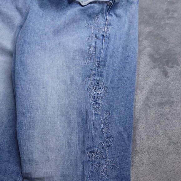 Levis Womens Classic Bootcut Jeans 14 Floral Embroidery Light Wash Mid Wash - Picture 3 of 9